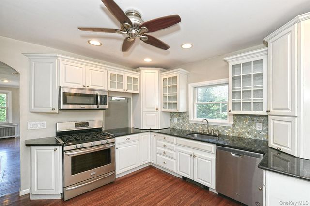 38 Roosevelt Avenue, Sayville, NY 11782