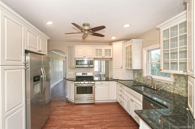 38 Roosevelt Avenue, Sayville, NY 11782