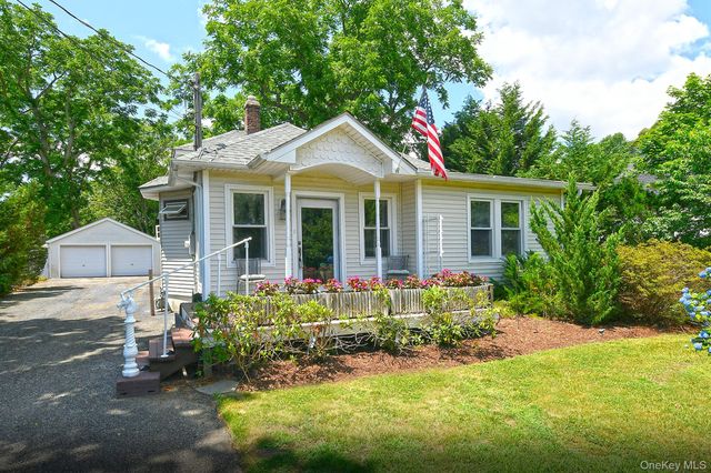 38 Roosevelt Avenue, Sayville, NY 11782