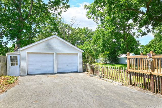 38 Roosevelt Avenue, Sayville, NY 11782