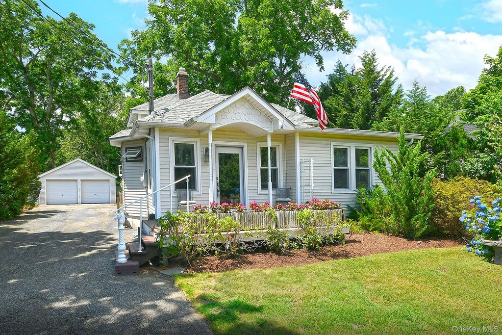 38 Roosevelt Avenue, Sayville, NY 11782