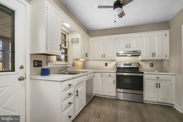 20 1ST AVE, Pottstown, PA 19464