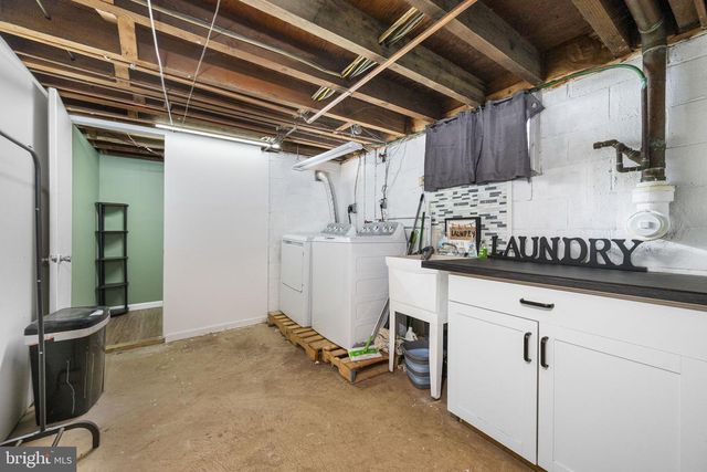 20 1ST AVE, Pottstown, PA 19464