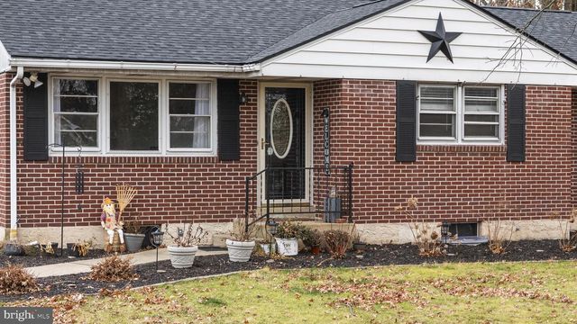 20 1ST AVE, Pottstown, PA 19464