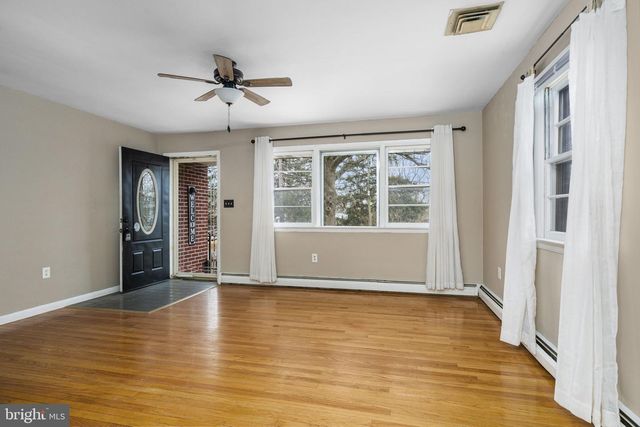 20 1ST AVE, Pottstown, PA 19464