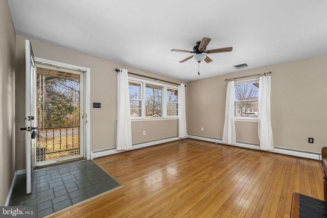 20 1ST AVE, Pottstown, PA 19464