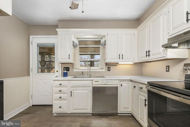 20 1ST AVE, Pottstown, PA 19464