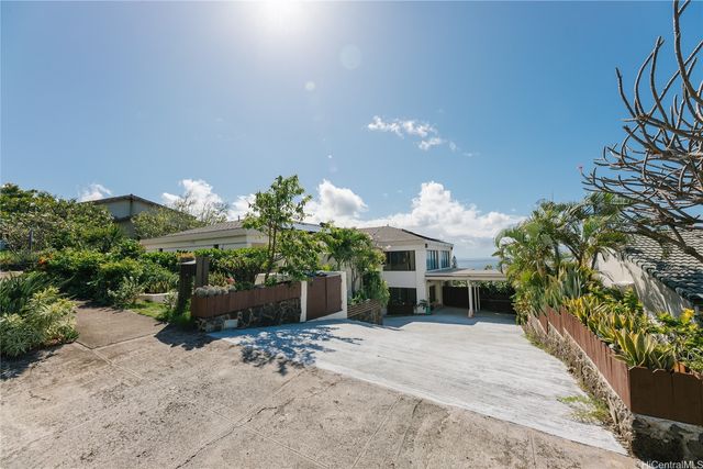 1632 Ihiloa Loop, Honolulu, HI 96821