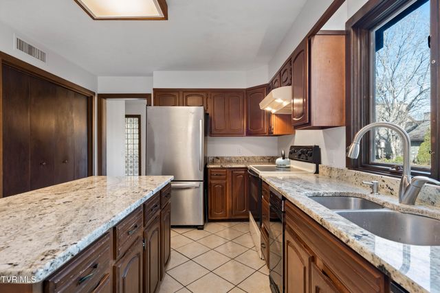 15 Crown Circle 15, Kingsport, TN 37660