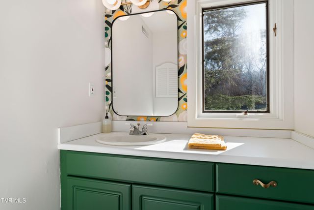 15 Crown Circle 15, Kingsport, TN 37660