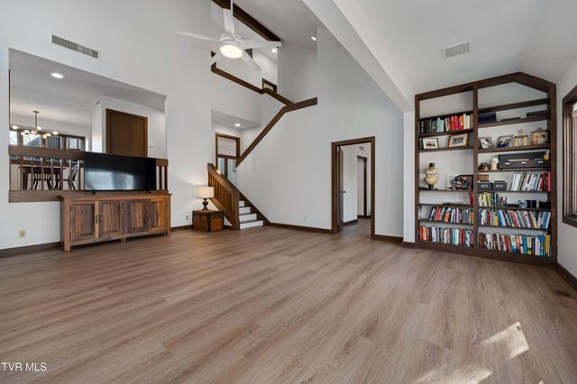 15 Crown Circle 15, Kingsport, TN 37660