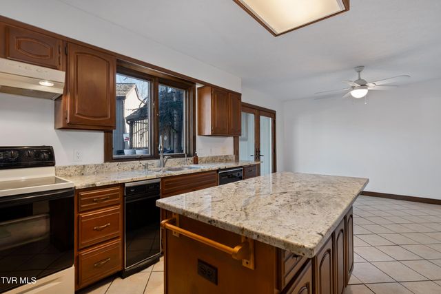 15 Crown Circle 15, Kingsport, TN 37660