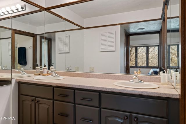 15 Crown Circle 15, Kingsport, TN 37660