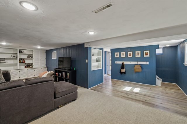 504 N 10th Street, Indianola, IA 50125