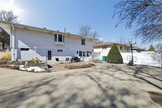 504 N 10th Street, Indianola, IA 50125