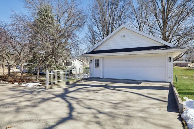 504 N 10th Street, Indianola, IA 50125