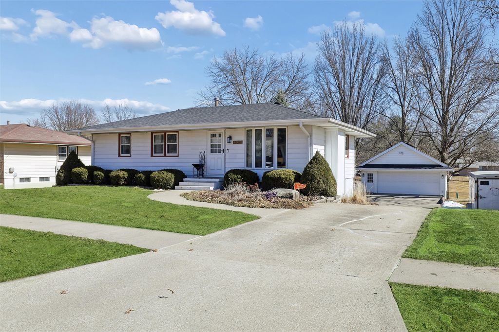 504 N 10th Street, Indianola, IA 50125