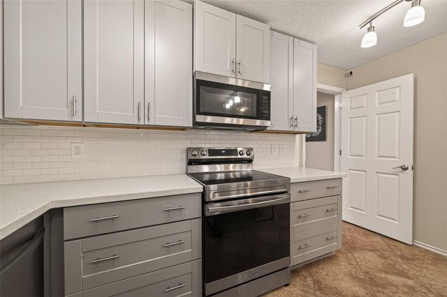 1936 Prairie Creek Drive, Pearland, TX 77581