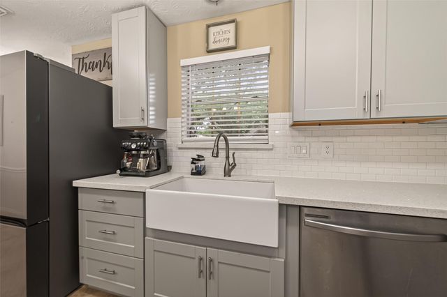 1936 Prairie Creek Drive, Pearland, TX 77581