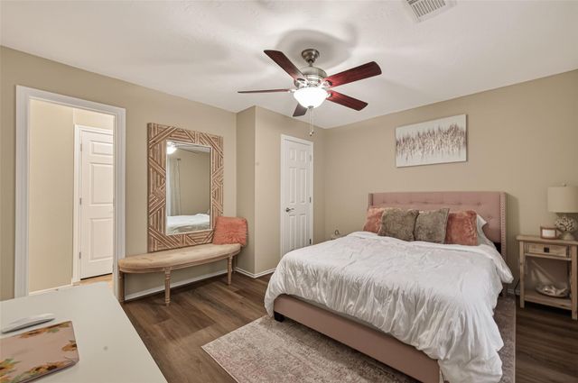 1936 Prairie Creek Drive, Pearland, TX 77581