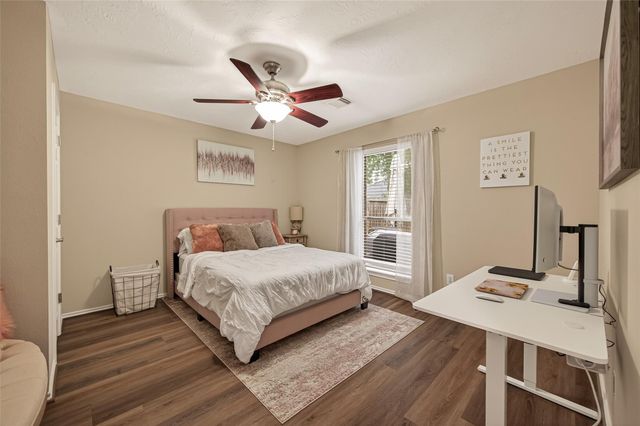 1936 Prairie Creek Drive, Pearland, TX 77581