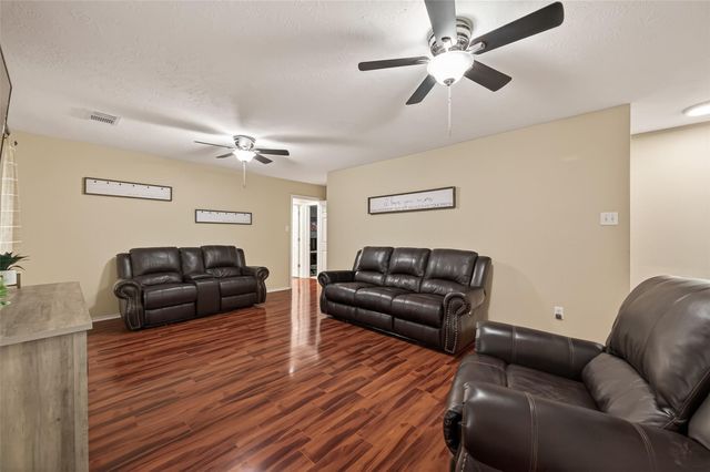 1936 Prairie Creek Drive, Pearland, TX 77581