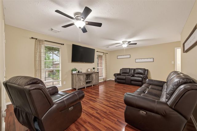 1936 Prairie Creek Drive, Pearland, TX 77581