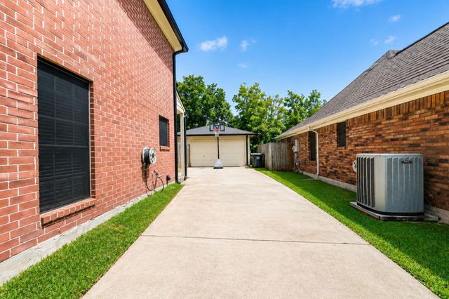 1936 Prairie Creek Drive, Pearland, TX 77581