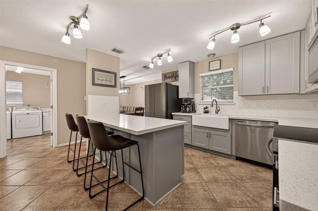 1936 Prairie Creek Drive, Pearland, TX 77581