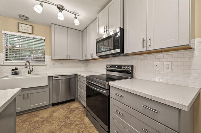 1936 Prairie Creek Drive, Pearland, TX 77581