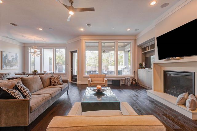 2111 Saxon Drive, Houston, TX 77018