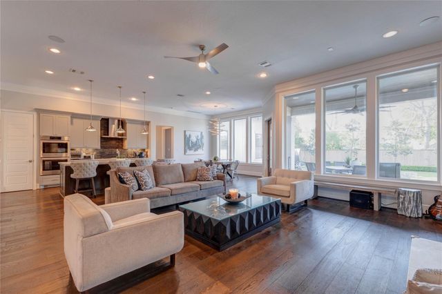 2111 Saxon Drive, Houston, TX 77018