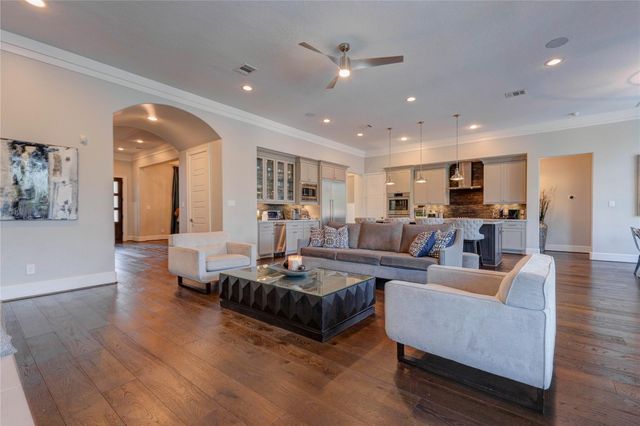 2111 Saxon Drive, Houston, TX 77018