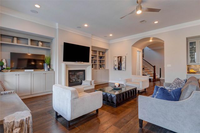 2111 Saxon Drive, Houston, TX 77018