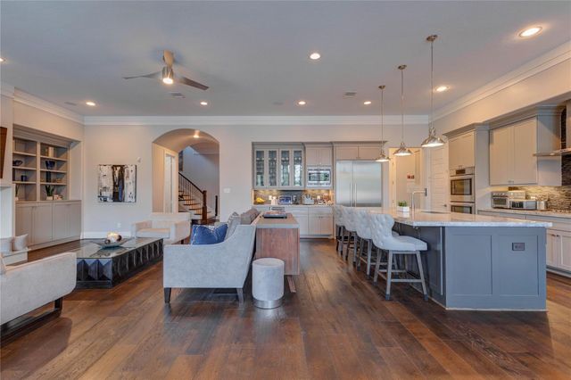 2111 Saxon Drive, Houston, TX 77018