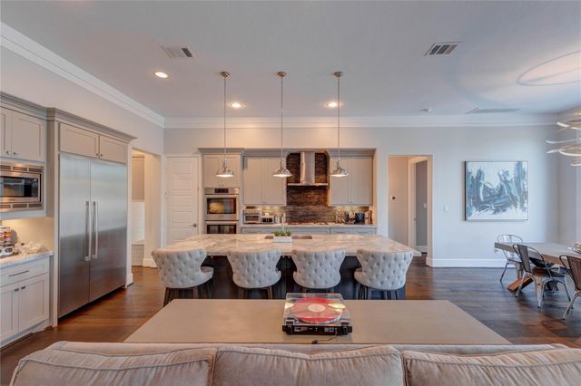 2111 Saxon Drive, Houston, TX 77018