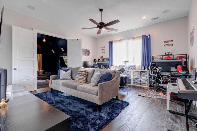 2111 Saxon Drive, Houston, TX 77018