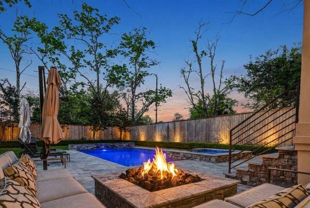 2111 Saxon Drive, Houston, TX 77018