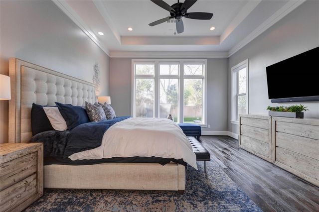 2111 Saxon Drive, Houston, TX 77018