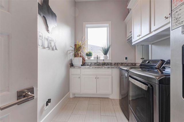 2111 Saxon Drive, Houston, TX 77018