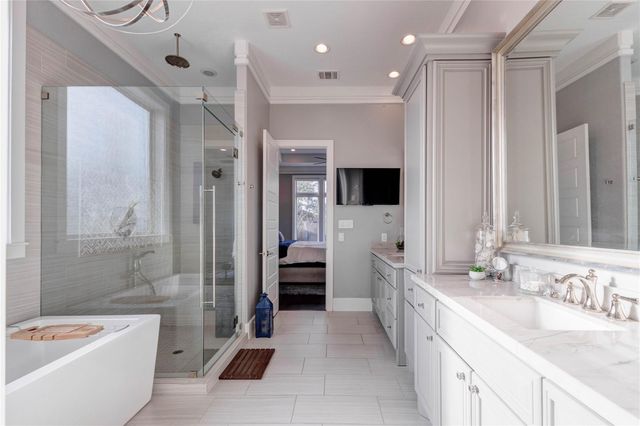 2111 Saxon Drive, Houston, TX 77018