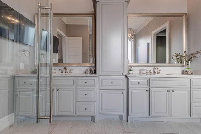 2111 Saxon Drive, Houston, TX 77018