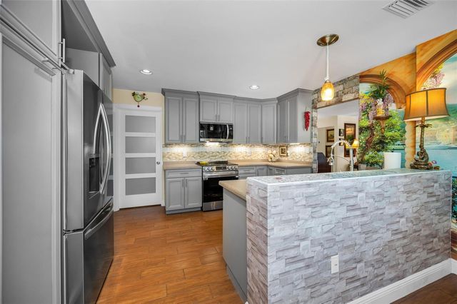 1031 ANCLOTE DRIVE, Tarpon Springs, FL 34689