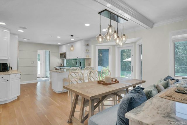 7 Stonehurst Lane, Dix Hills, NY 11746