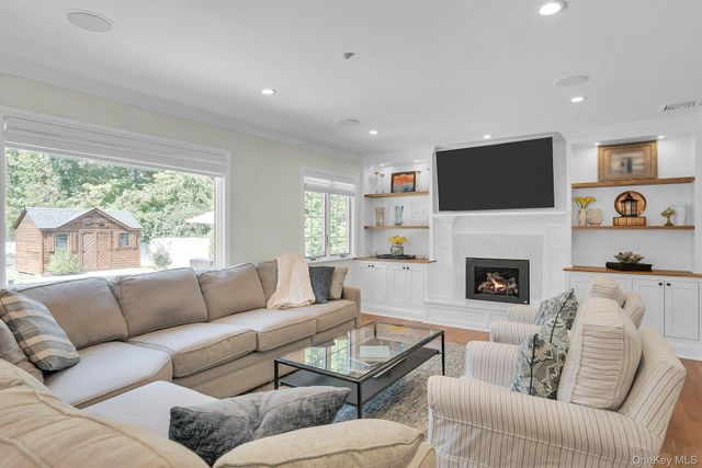 7 Stonehurst Lane, Dix Hills, NY 11746