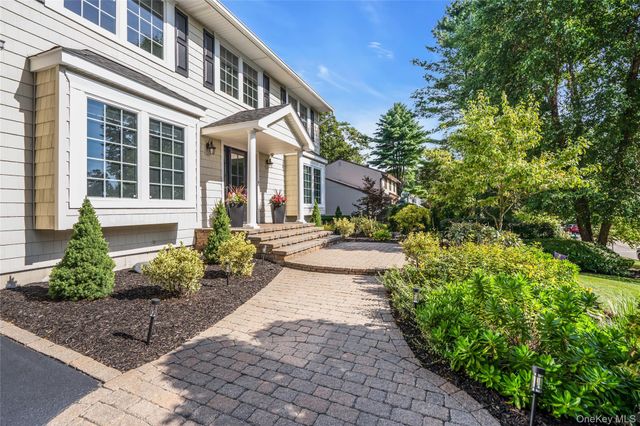 7 Stonehurst Lane, Dix Hills, NY 11746