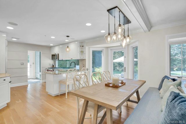 7 Stonehurst Lane, Dix Hills, NY 11746