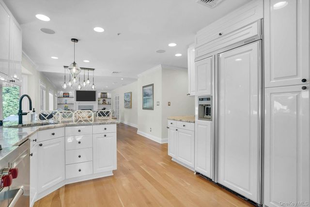 7 Stonehurst Lane, Dix Hills, NY 11746