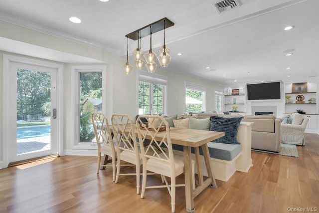 7 Stonehurst Lane, Dix Hills, NY 11746