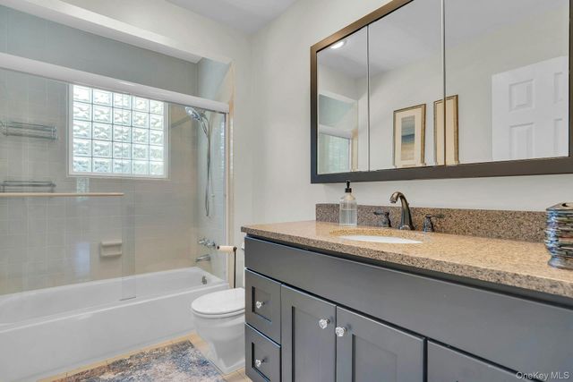7 Stonehurst Lane, Dix Hills, NY 11746